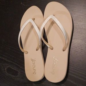 Brand New Women's sz 7 Reef Flip Flops